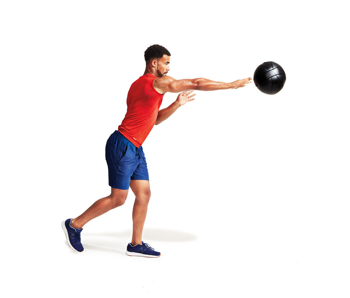 Chest and tricep workout - Back Lunge to One-Arm Chest Pass - pharmafoodhealth